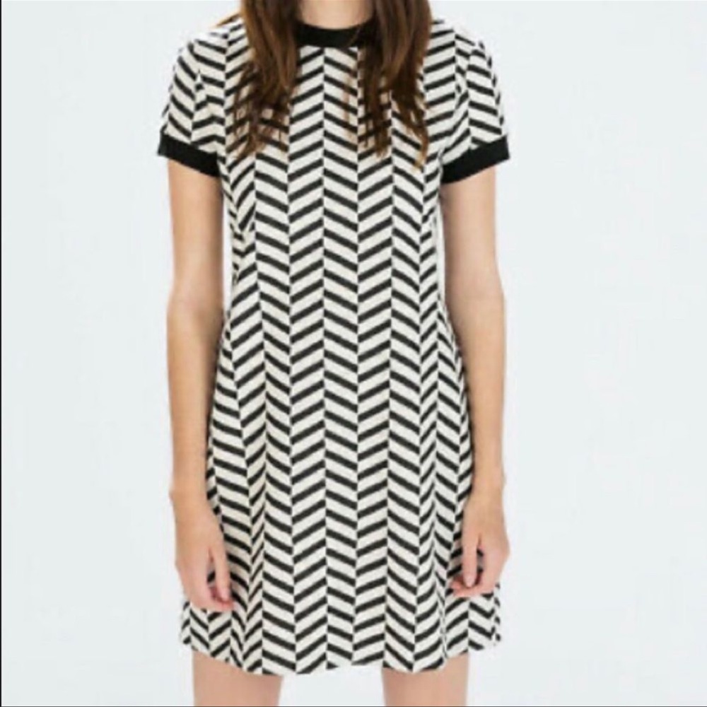 Zara woman black and white chevron print mini shift dress size small